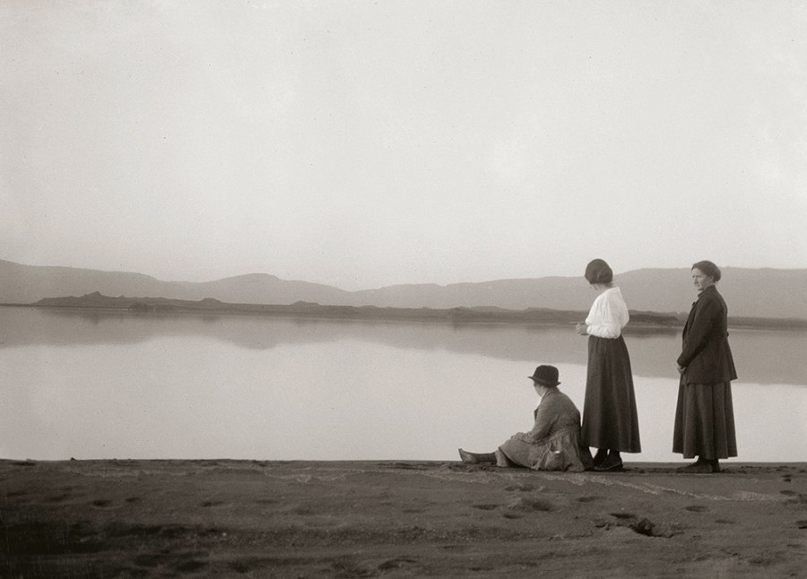 Sigriður Zoëga, Women on the Banks of the Lake, 1915 © The National Museum of Iceland, Reykjavik