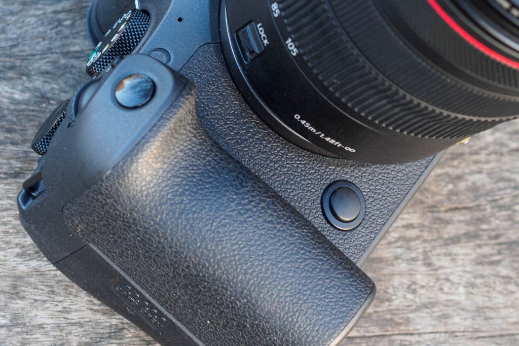 Canon EOS R6 Mark II depth of field DOF preview button