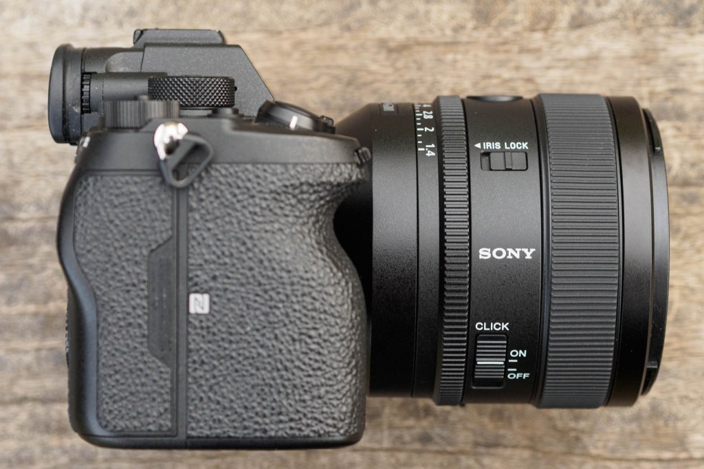 Sony FE 50mm F1,4 GM aperture click switch and iris lock switch