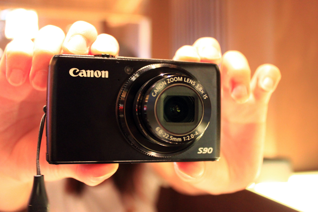 The Canon Powershot S90 looks almost identical to the S95. Photo: CC: WIKIMEDIA / FLICKR