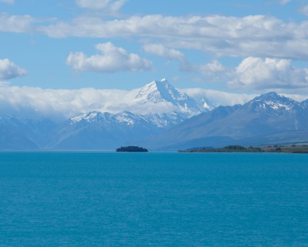 The stunning view of Mount Cook from Lake Pukaki. We were lucky to see the peak clearly twice on our travels. The X-S10 was fantastic for landscape photography Fujifilm X-S10, Fujifilm 16-80mm F4 R OIS WR, 1/1300sec at f/5.6, ISO 160