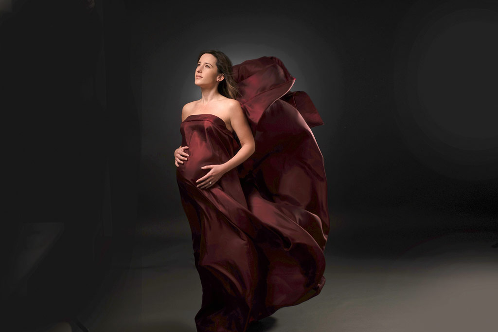 Maternity photography lighting tips, backlit variation for three-light maternity shoot