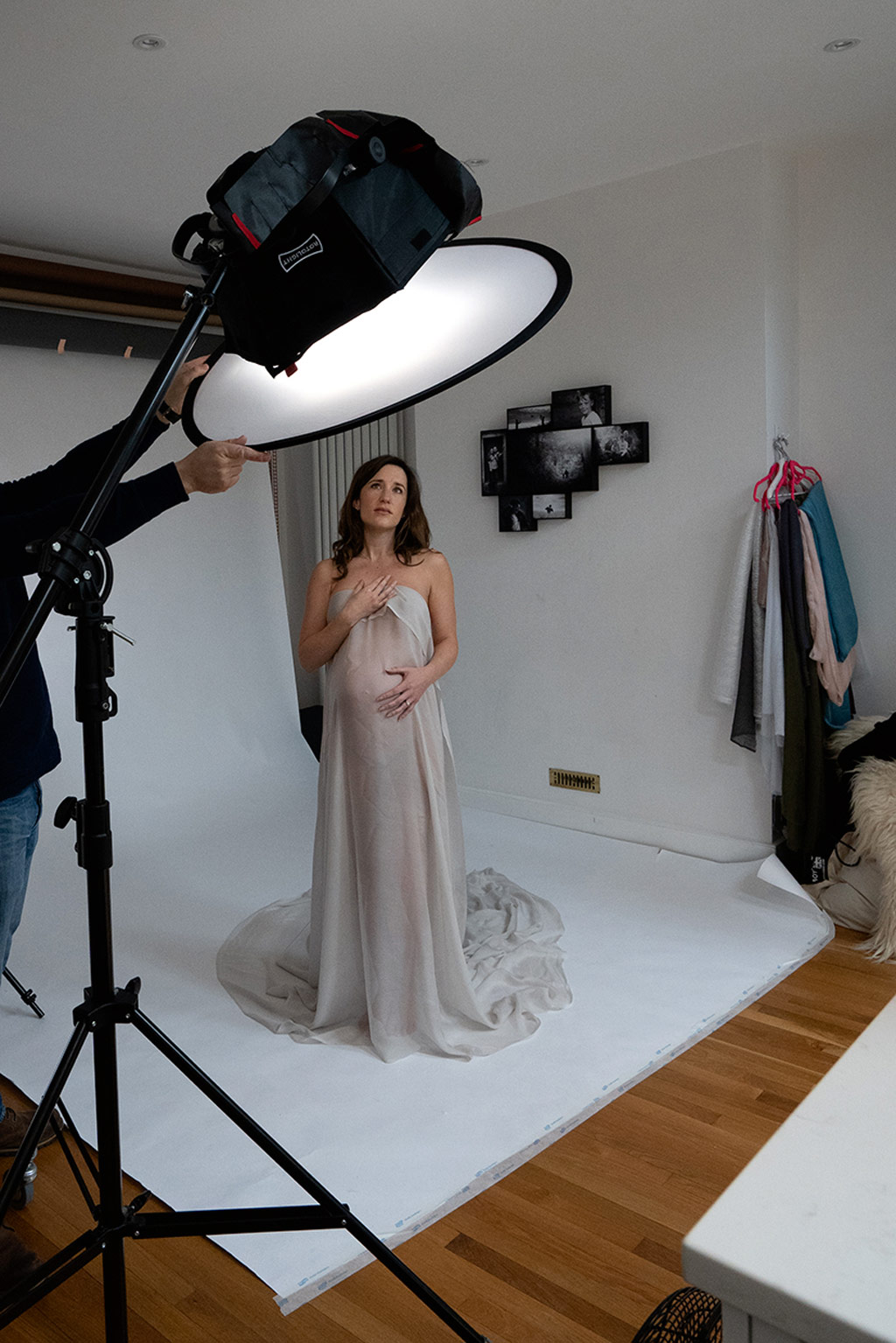 Maternity photography lighting tips, how to pose a model