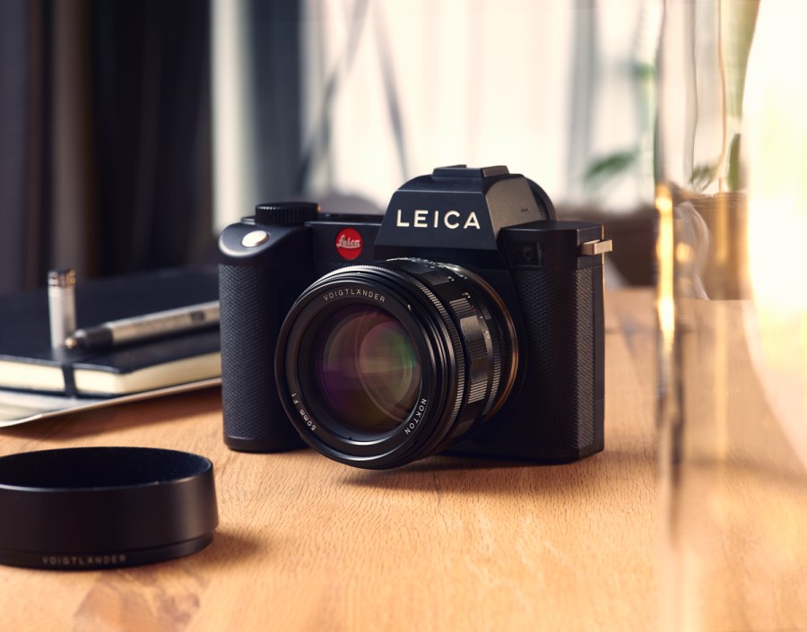 The Leica SL2 lifestyle image.