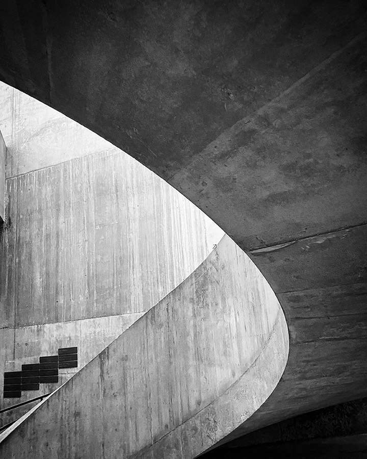 iPhone 11 Pro in the Blavatnik building in the Tate Modern