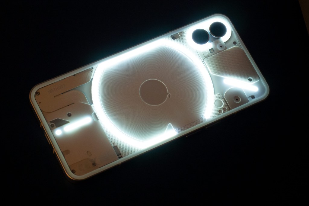 Nothing Phone 1 GLYPH lights on (dark room), photo JW