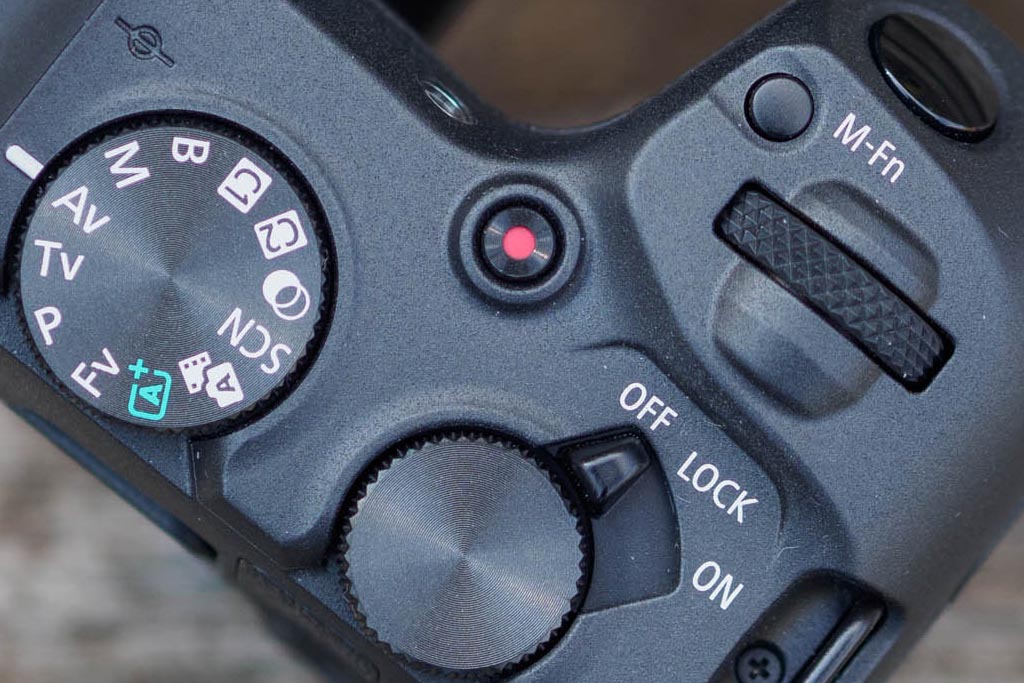 Canon EOS R8 control dials