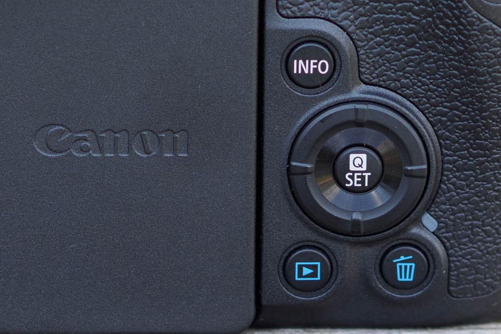Canon EOS R8 Q SET button