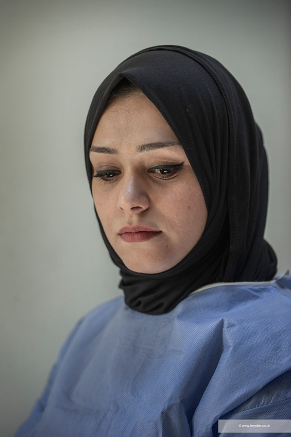 Dr Aiya Z Saiah Kama, DNF Misrata, Libya 2018. Intimate portraits of female surgeons in Libya taken in 2018 reflect Moeller’s propensity for close observation, allowing for a deeper connection with her subjects. Image credit: Annabel Moeller © Lee Miller Archives