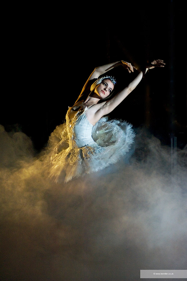 Elena Glurdjidze as Odette, Swan Lake, London Coliseum, England 2009. Image credit: Annabel Moeller © Lee Miller Archives