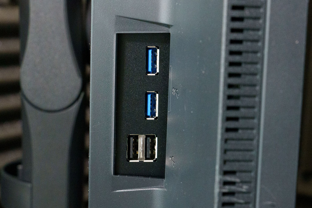 Eizo ColorEdge CG2700X USB hub