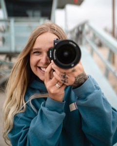 Headshot of pro portrait photographer Gigi Umbrasaite 