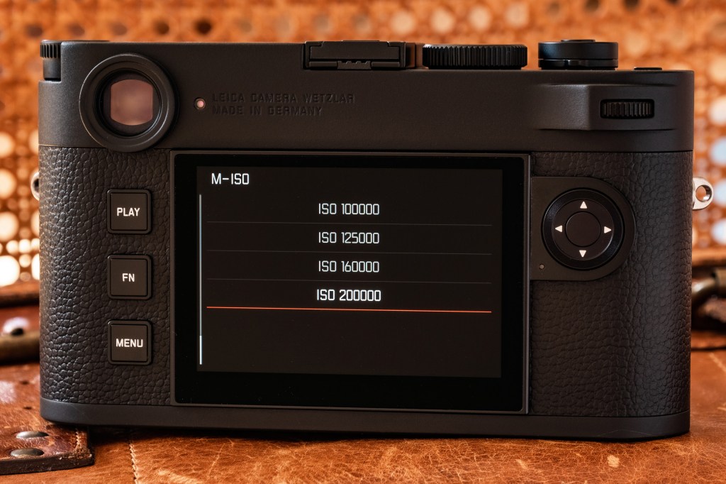 Leica M11 Monochrom ISO 200,000 setting