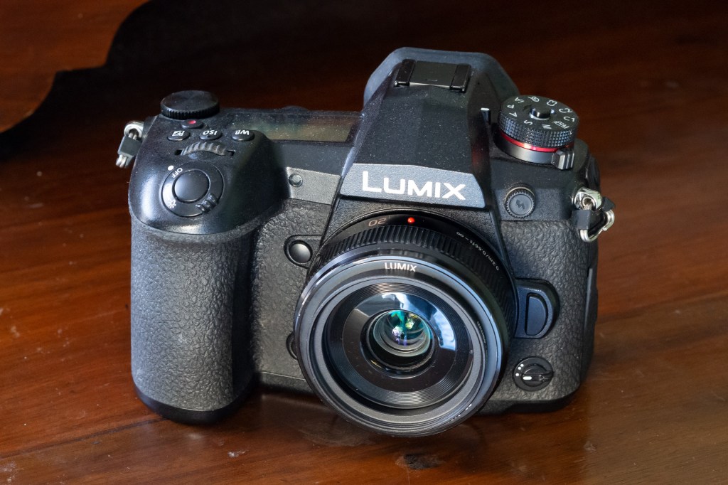 The Panasonic Lumix G 20mm f1.7 II lens looks very small on the Panasonic Lumix G9