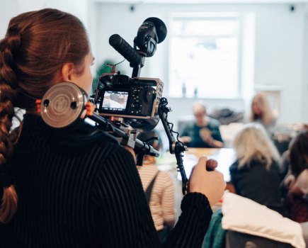 Camera-sharing community Wedio secures €1.25 million investment, woman filmmaking