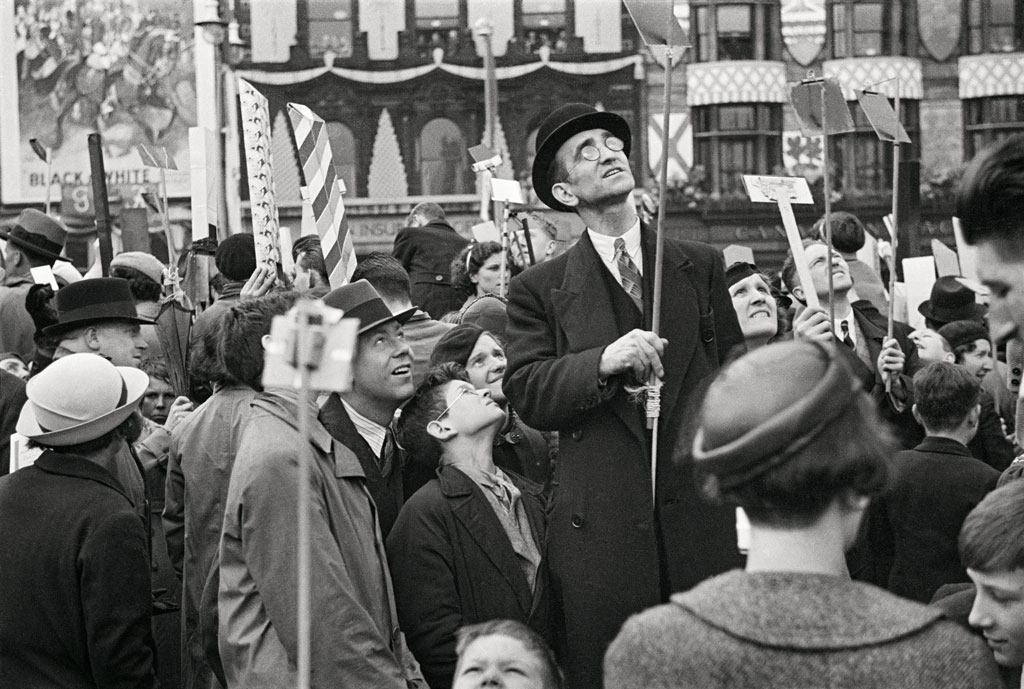 Henri Cartier Bresson The Other Coronation, coronation of George VI, street photography, photojournalism, documentary photography