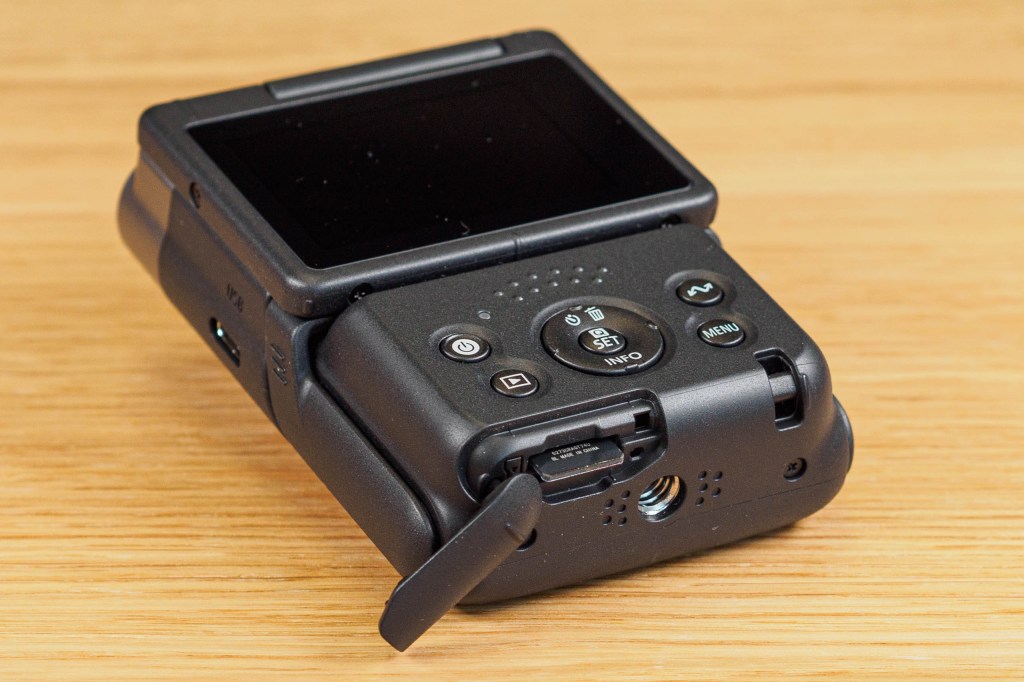 Canon PowerShot V10 micro SD