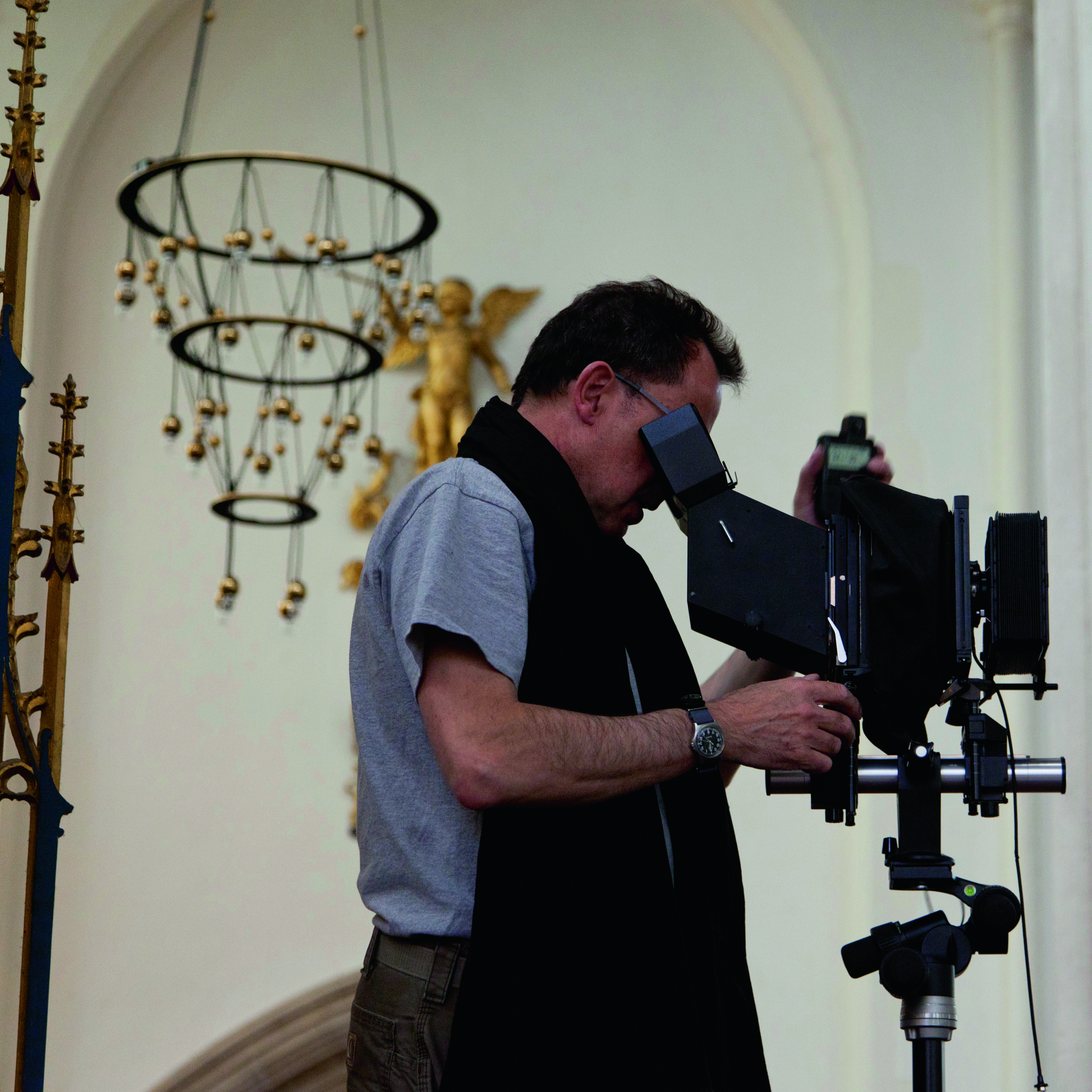 Peter Marlow photographing cathedral