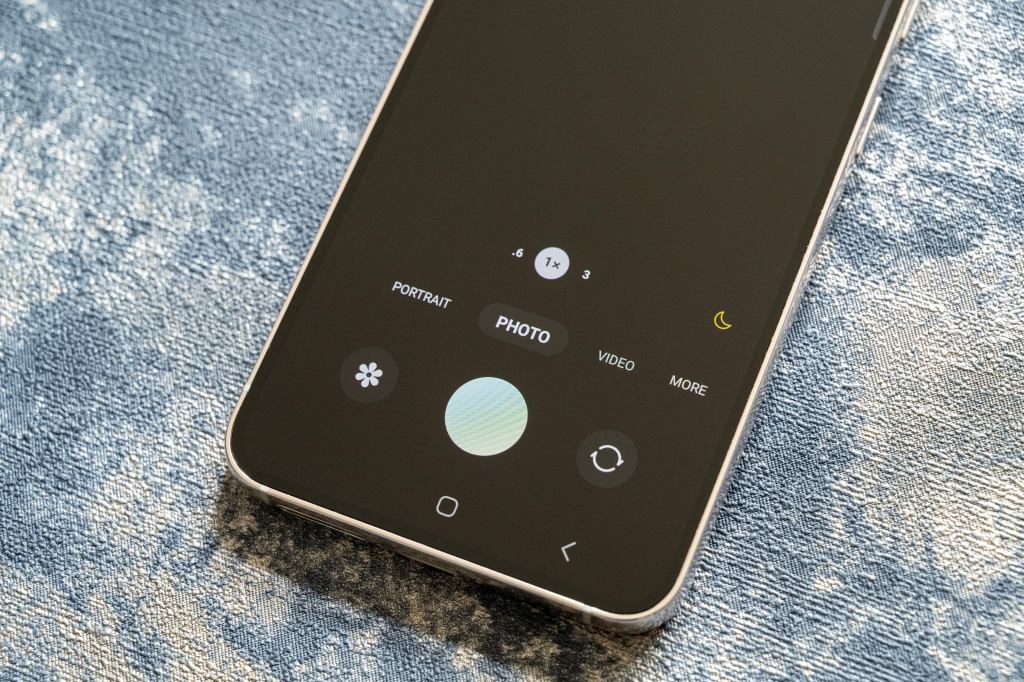 Samsung S23 product shot, front view closeup of camera app