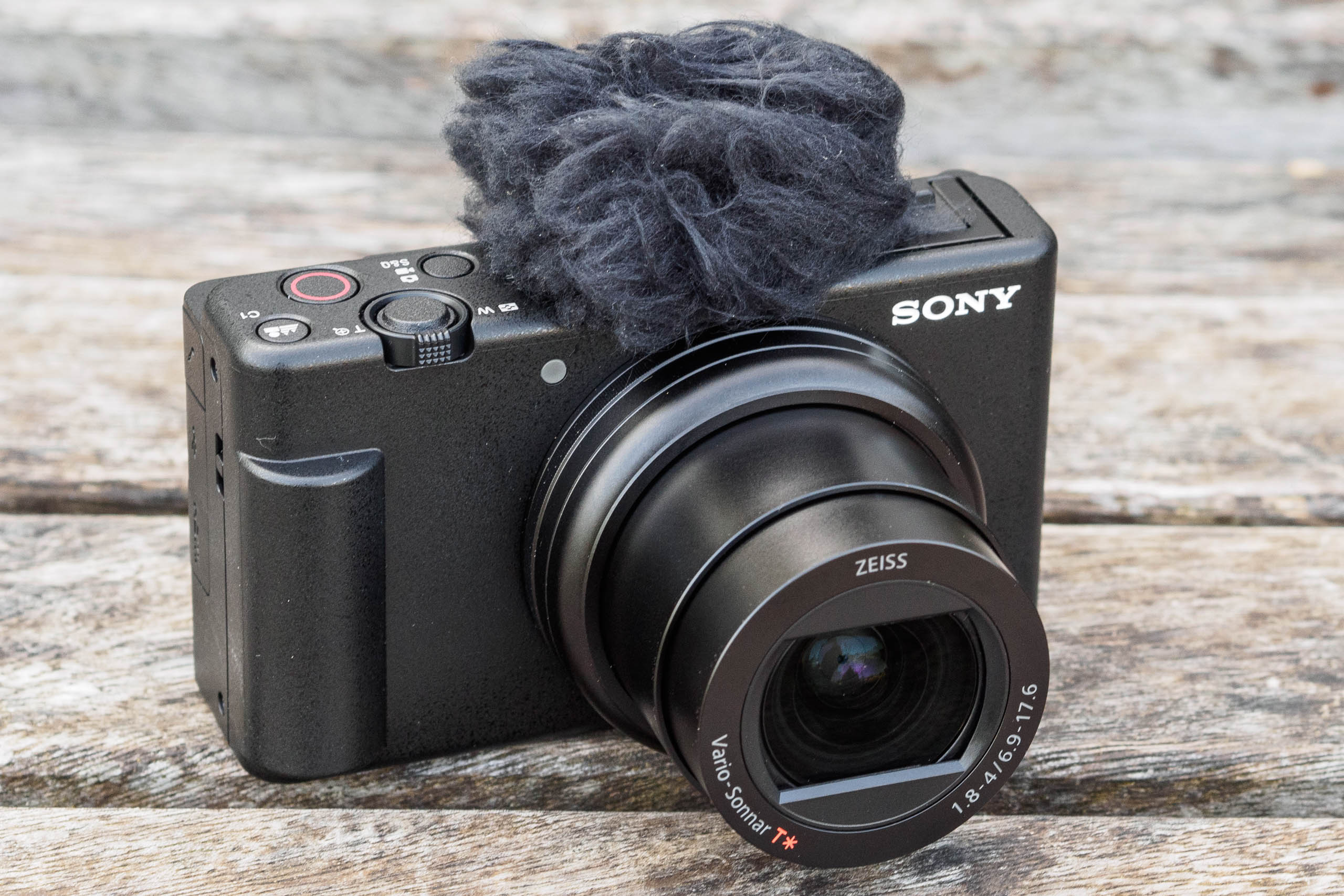 sony zv 1 camera lens