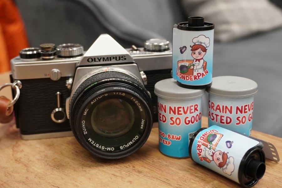 WonderPan 400 black and white 35mm film, lifestyle product photo