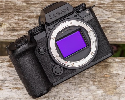 Panasonic Lumix S5IIIX sensor