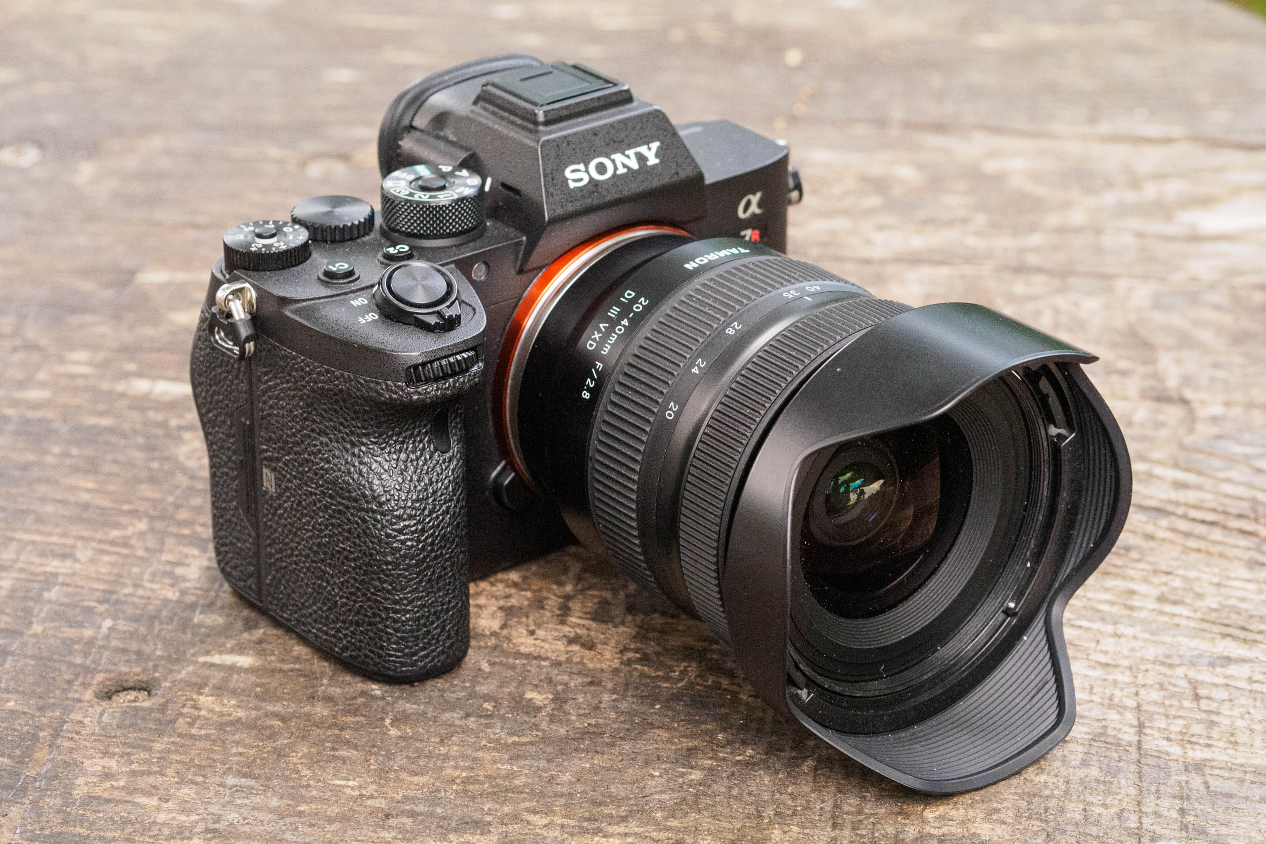 Tamron 20-40mm F2.8 Di III VXD vs Sony FE PZ 16-35mm F4 G Detailed