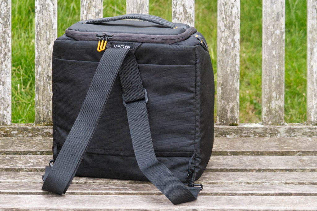 Vanguard VEO BIB 33F with strap in backpack mode
