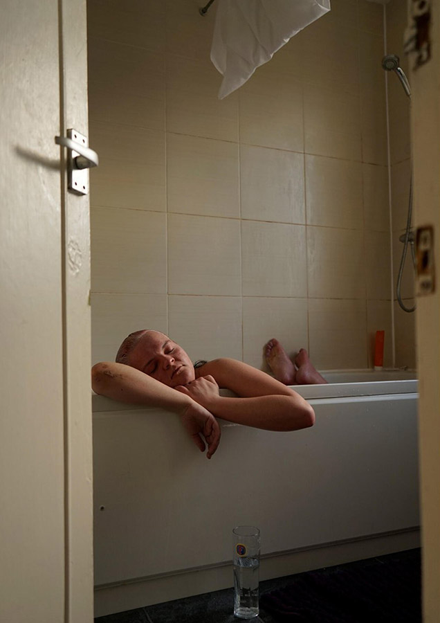 person in the bath leaning on the tub second place in portraits round of apoy
