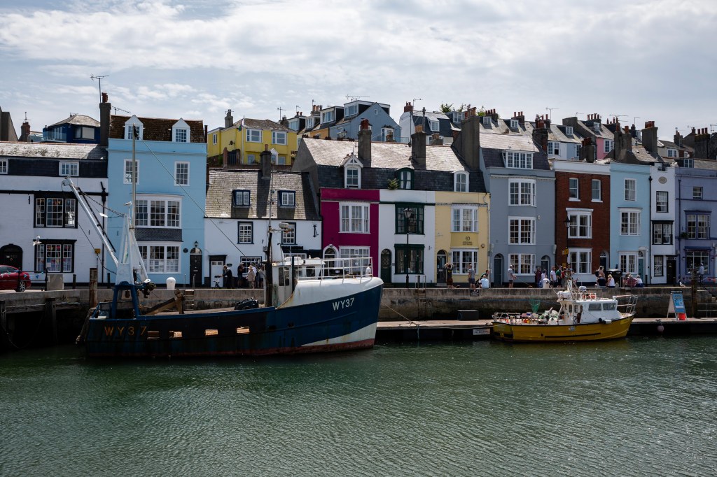 Nikkor Z DX 12-28mm VR Lens test, Small harbor with a boat and line of colourful houses