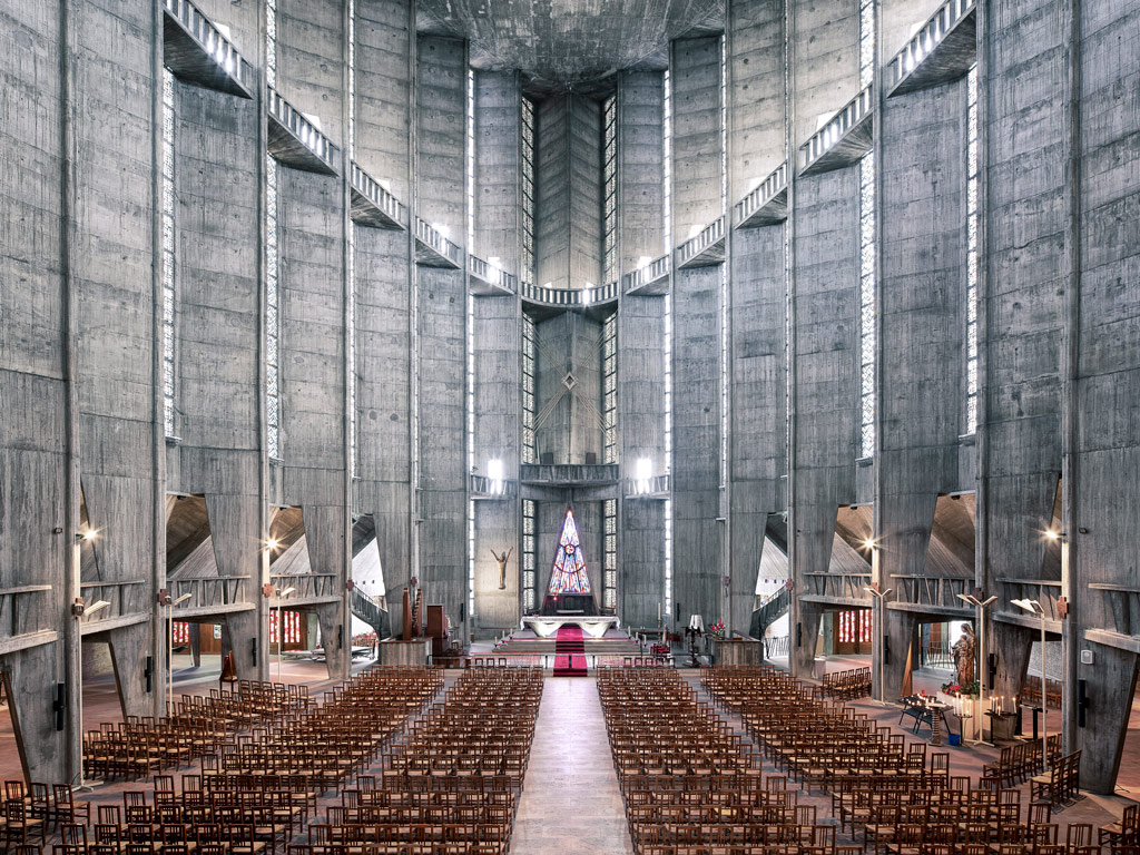 How to photograph churches. Eglise Notre-Dame de Royan, Royan,France. Photo credit: Thibaud Poirier. 
