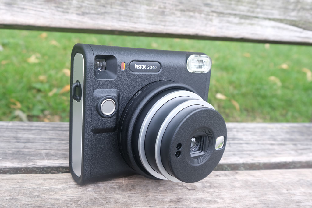 Fujifilm Instax SQ40 camera body and design.
