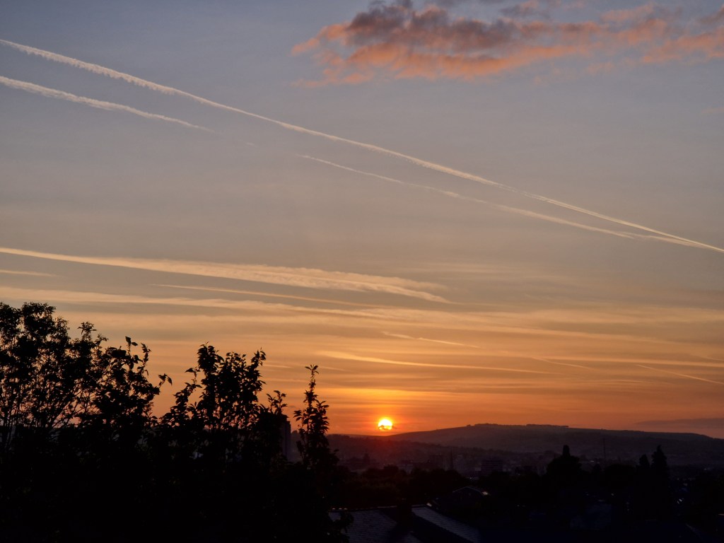 Sunset taken with the Samsung Galaxy S22's telephoto camera. Photo Joshua Waller