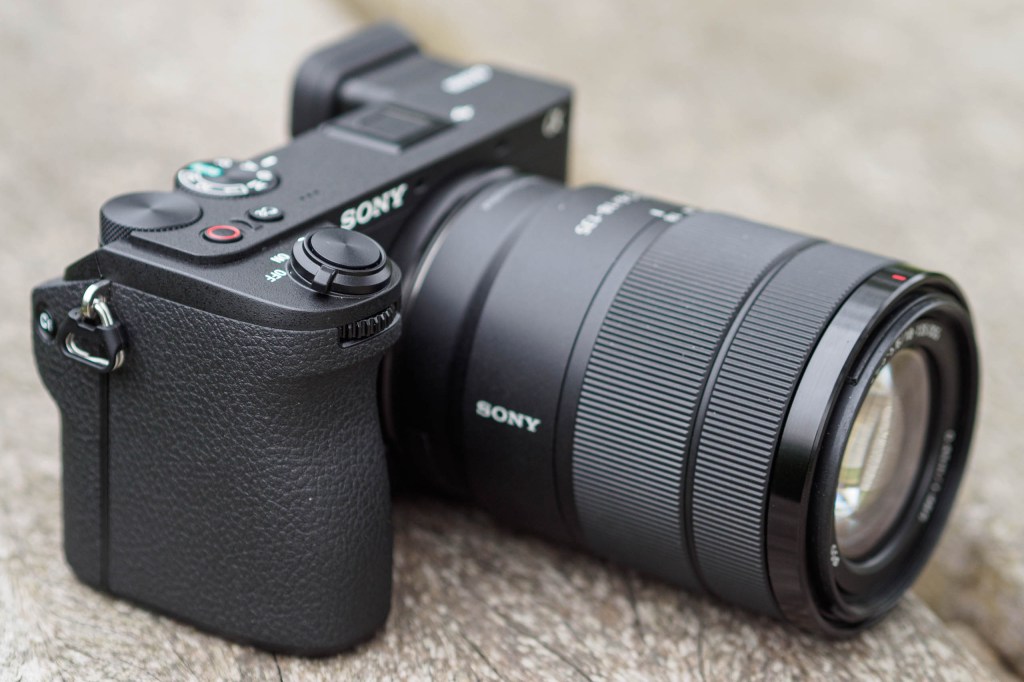 Sony Alpha A6700 grip and front control dial