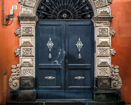 grand doors to orange building in catania italy google pixel 4 xl