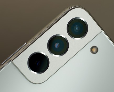 Samsung S22 cameras - close up.