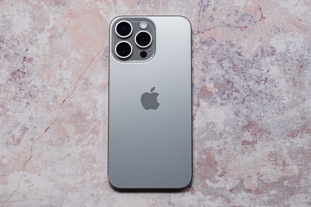 iPhone 15 Pro Max in Silver Titanium