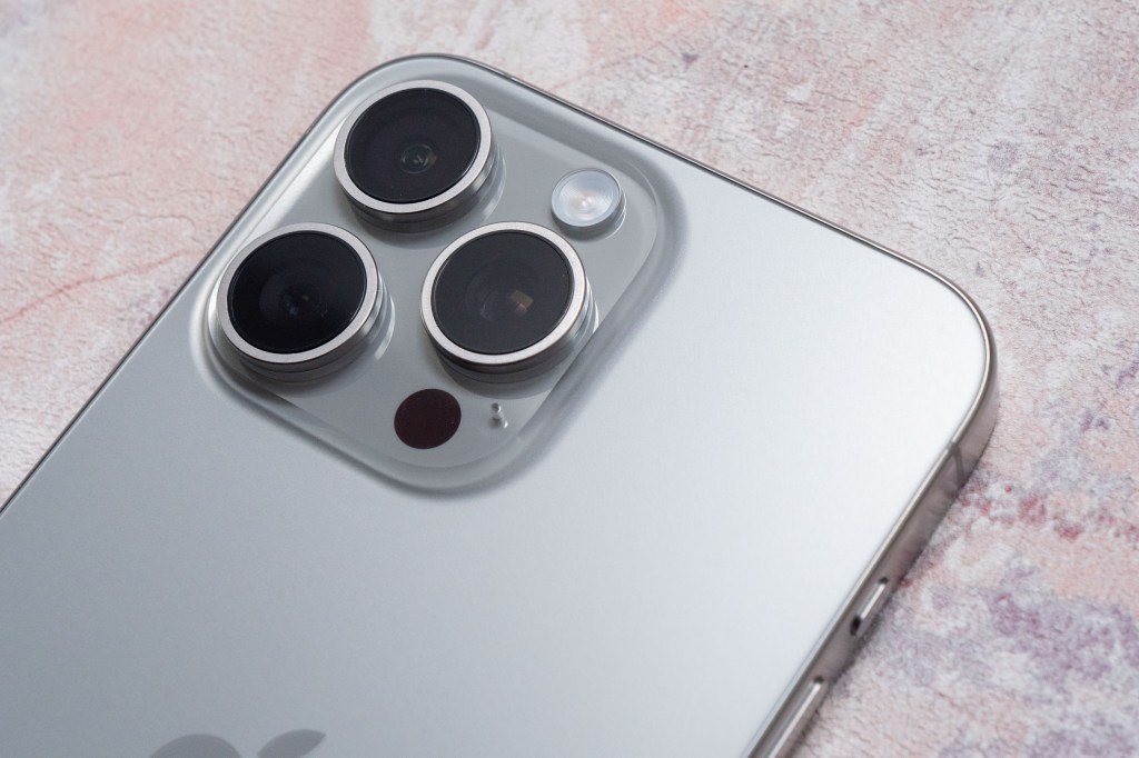 iPhone 15 Pro Max in Silver Titanium