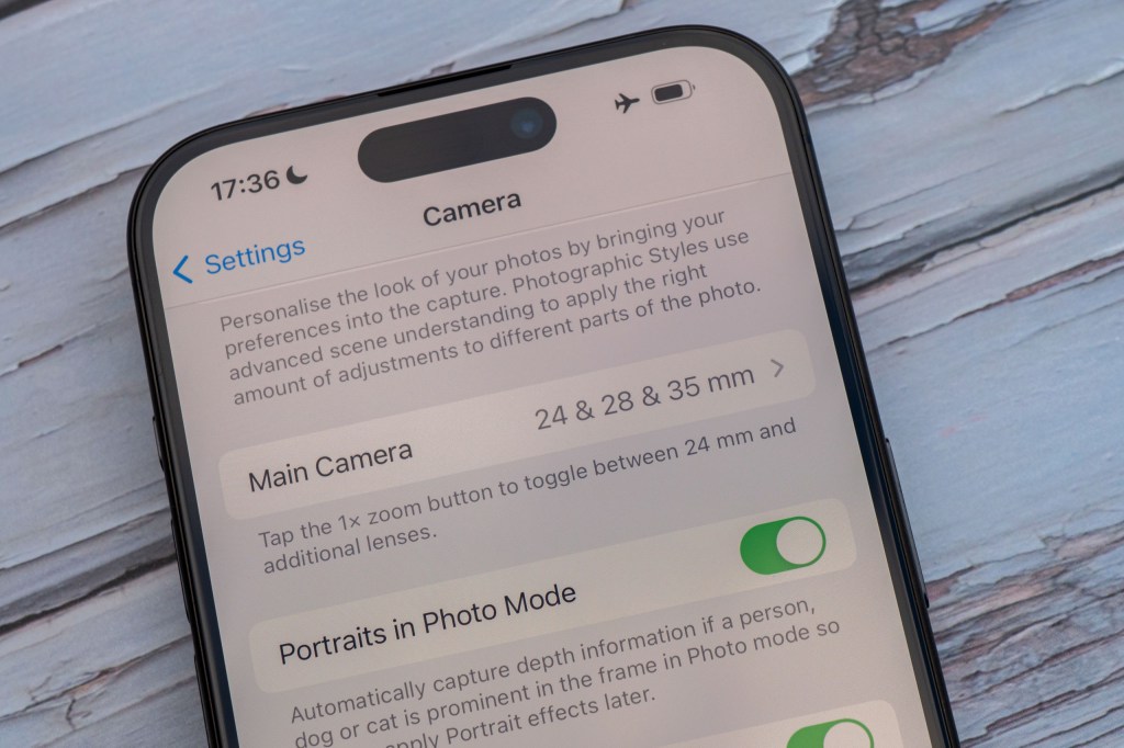 iPhone 15 Pro menu options for the Main camera