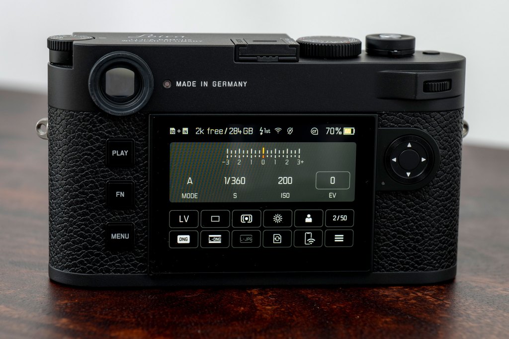 Leica M11-P onscreen touch buttons
