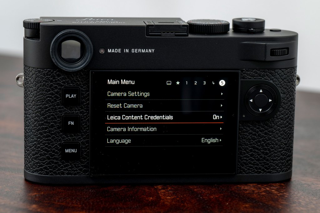 Leica M11-P Leica Content Credentials menu setting