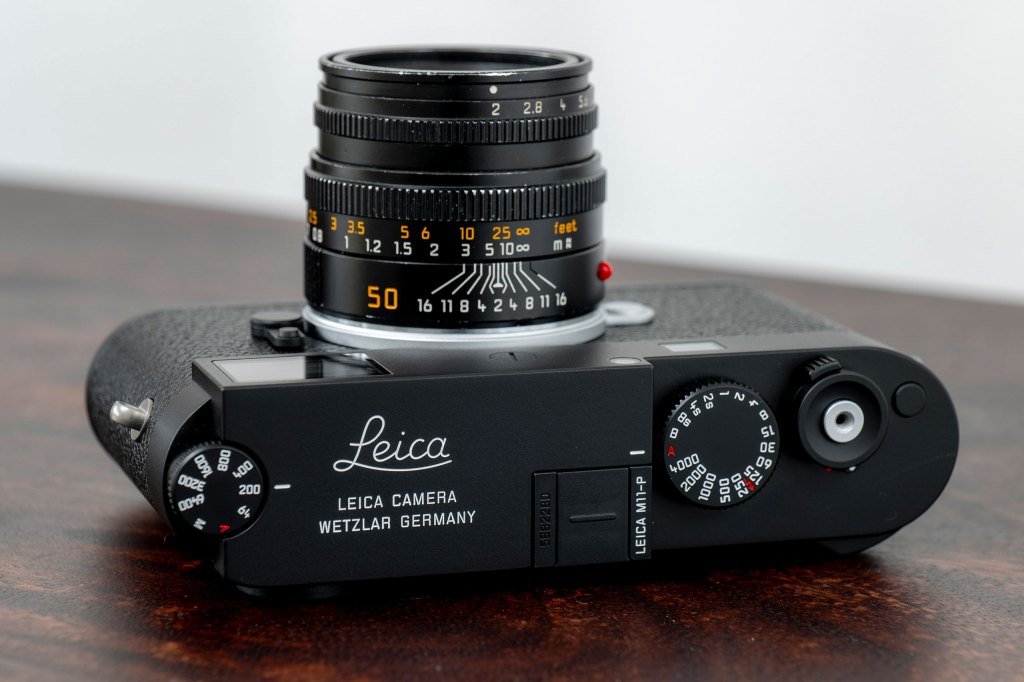 Leica M11-P top plate and controls