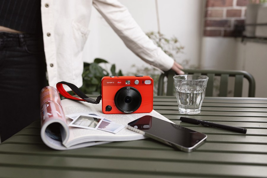 Leica SOFORT 2 in red