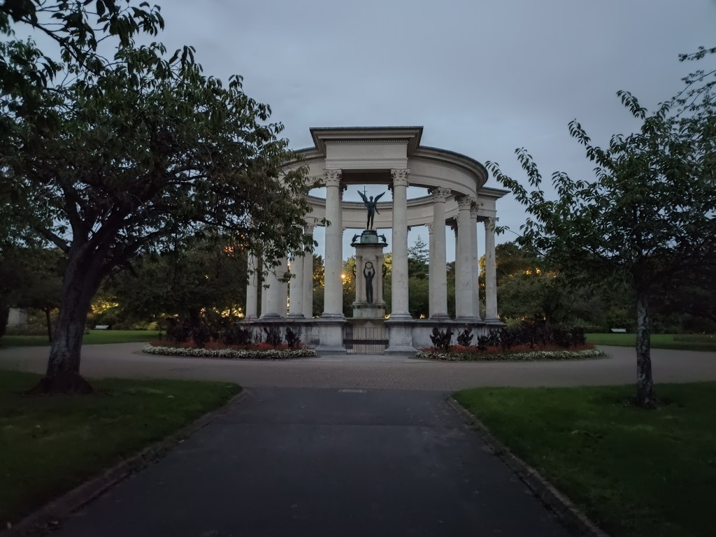Oppo Reno 10 sample image low light, a round monument with tall colums in a park
