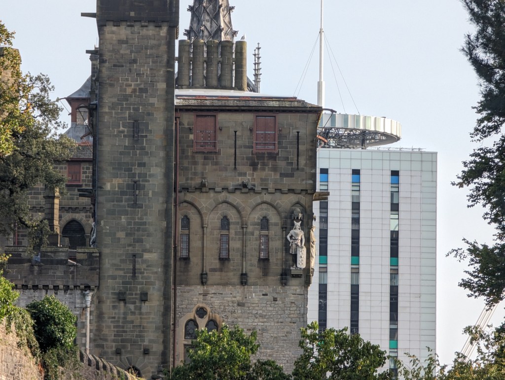 Google Pixel 7 Pro digital zoom 10x sample image, castle turret with a modern office building in the background