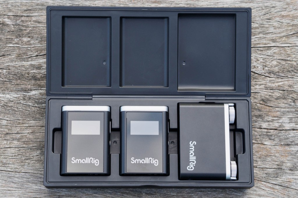 SmallRig Forevala W60 transmitters and receiver in charge case