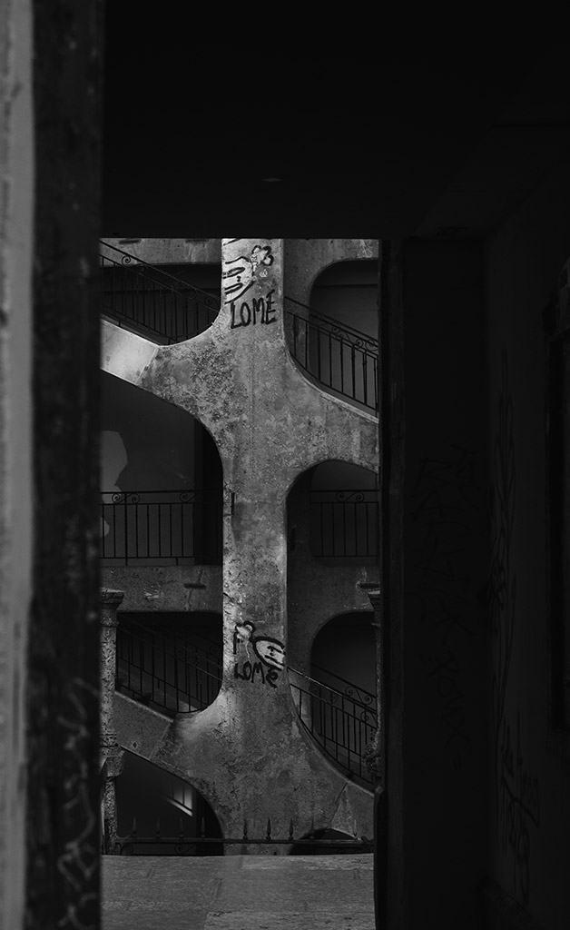 Traboule et Cour des Voraces. Image: Jessica Miller. Using the surrounding buildings as a frame for the steps used in the silk trade in Lyon. Converted to black and white to hide distractions and elevate mood.