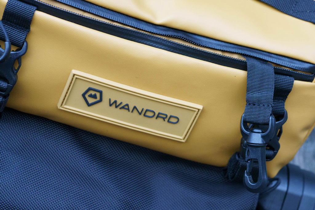 Wandrd Rogue 6L sling front pocket