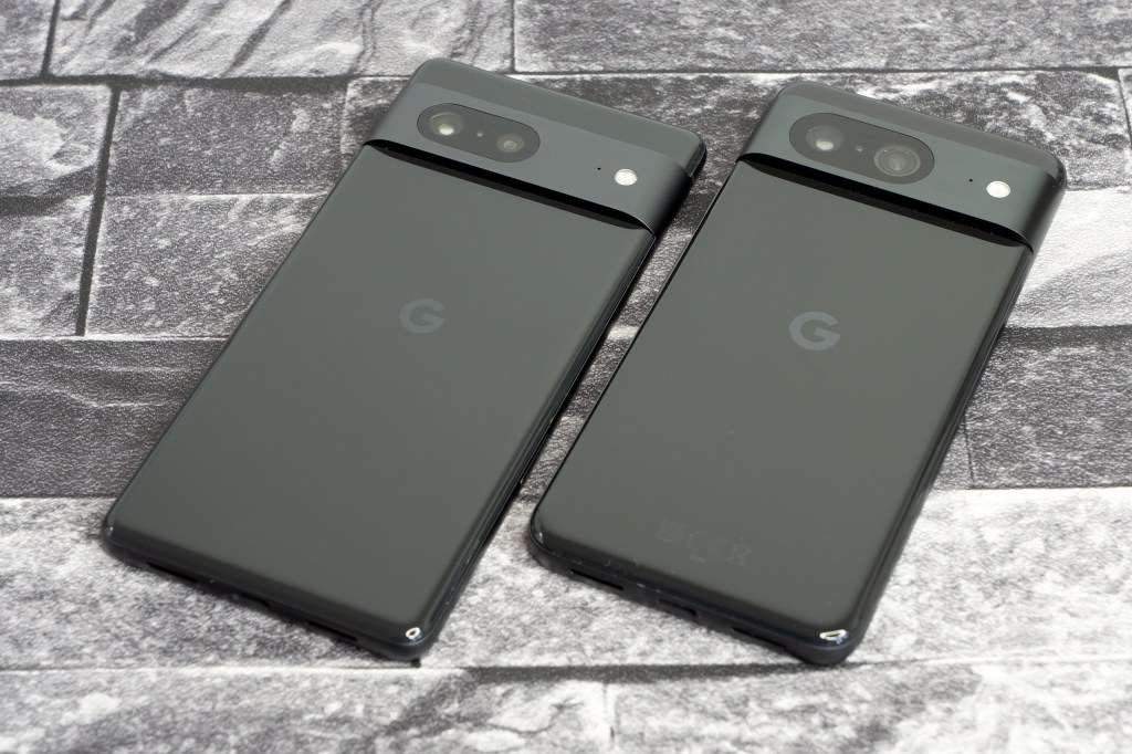 Google Pixel 7 (left) and 8 (right). Photo JW/AP