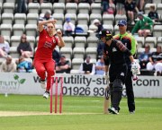 phase detection autofocus, Cricket players in a stadium
